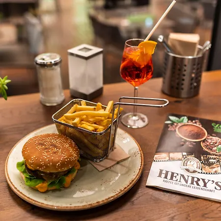 Henriettas Sleeping Hostel *