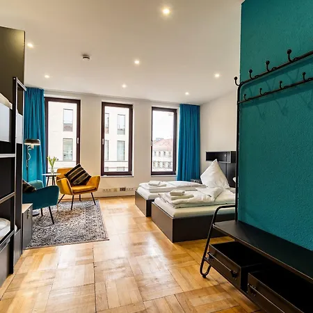 Henriettas Sleeping Hostel *