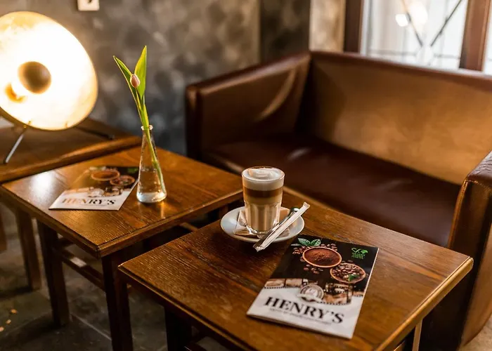 Henriettas Sleeping Hostel *