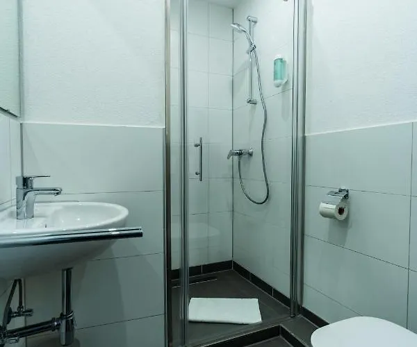 Henriettas Sleeping Hostel *