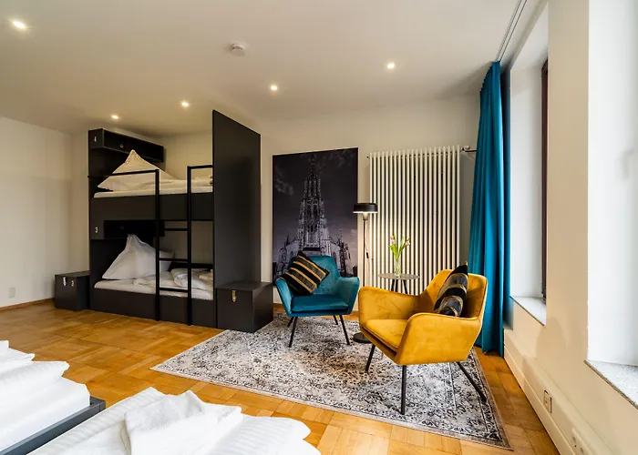 Henriettas Sleeping Hostel *