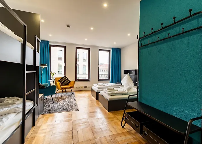 Henriettas Sleeping Hostel *